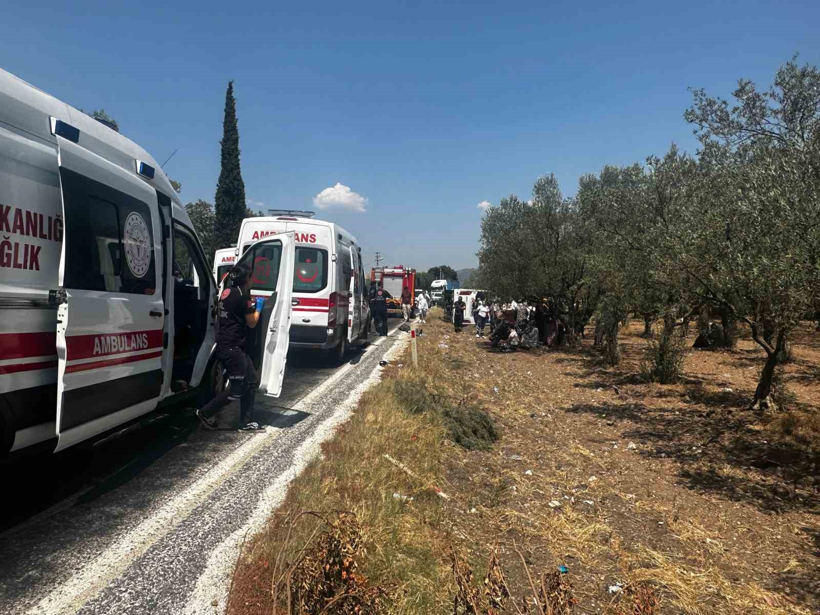 Manisa’da kamyonet otobüsle çarpıştı: 10 yaralı
