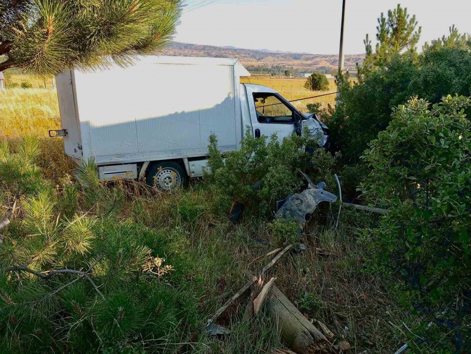 Çankırı’da otomobil ile kamyonet birbirine girdi: 4 yaralı
