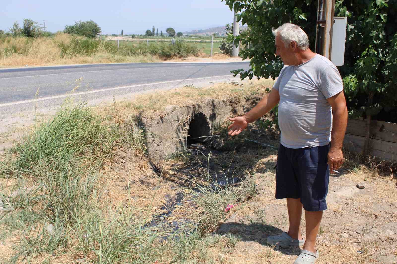 Fabrikanın atık suyu vatandaşı mağdur etti
