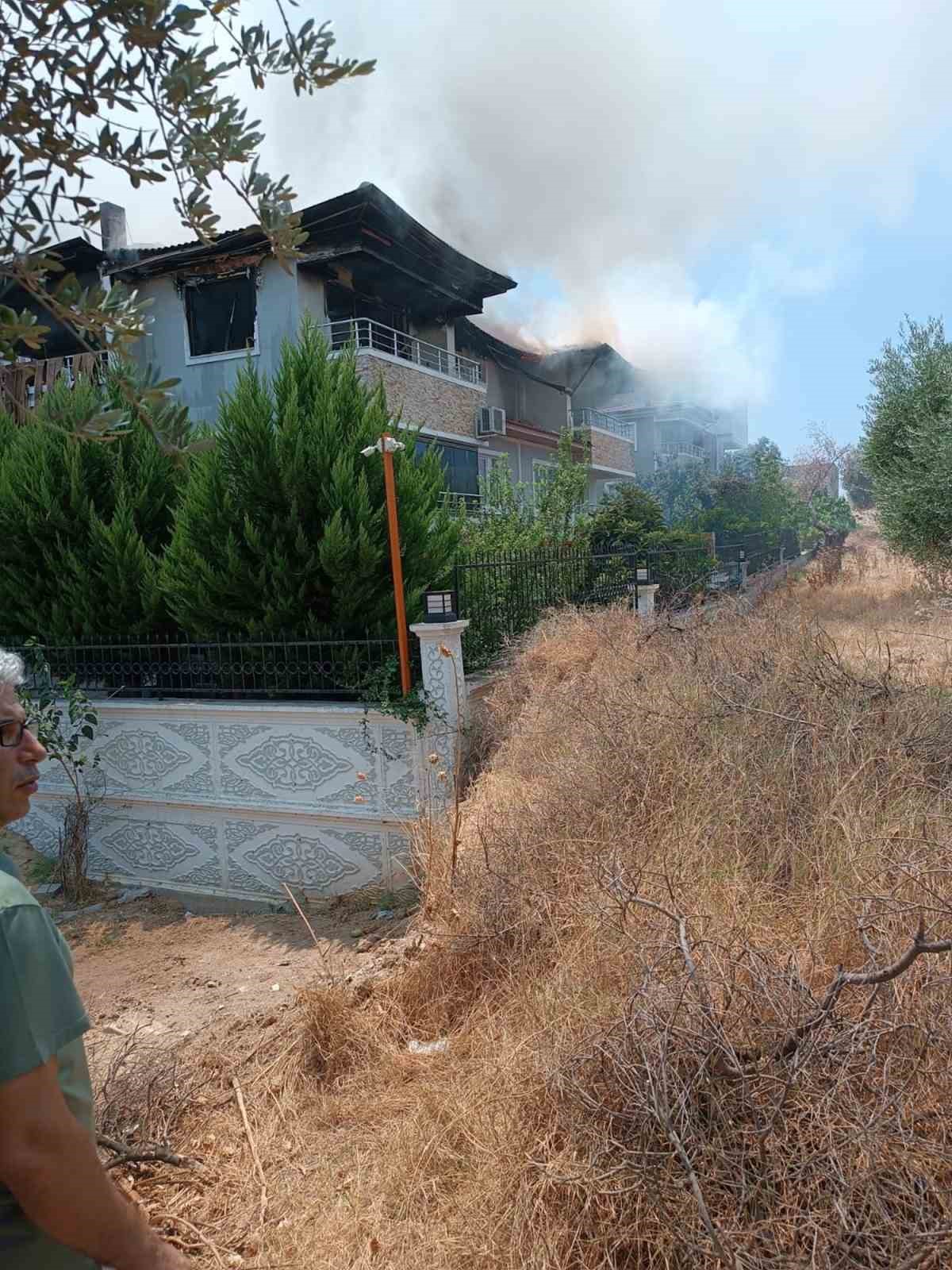 Nazilli’de itfaiyenin çabası villayı tamamen yanmaktan kurtardı
