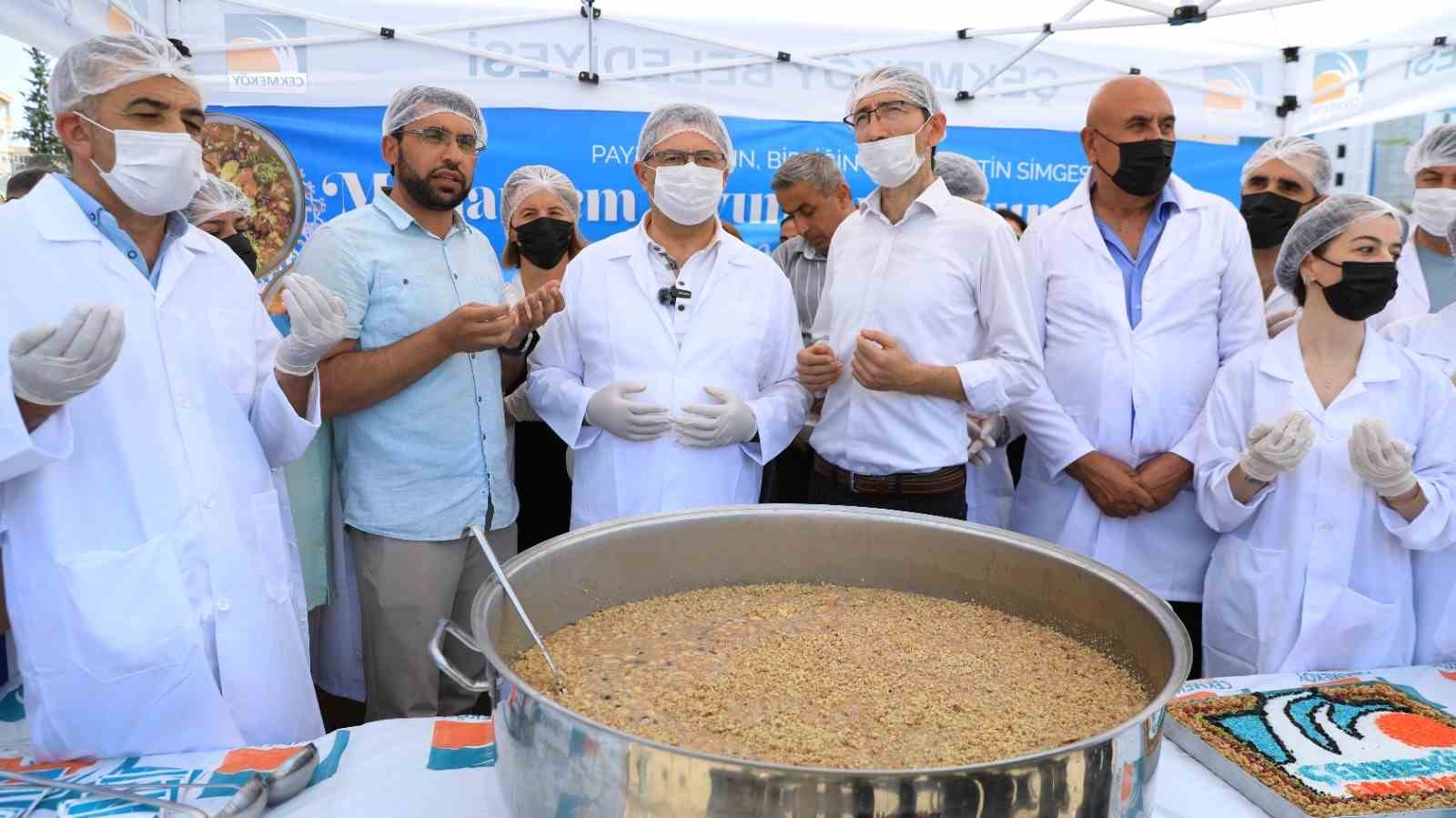 Çekmeköy’de dede ve imamın duası eşliğinde aşure bereketi
