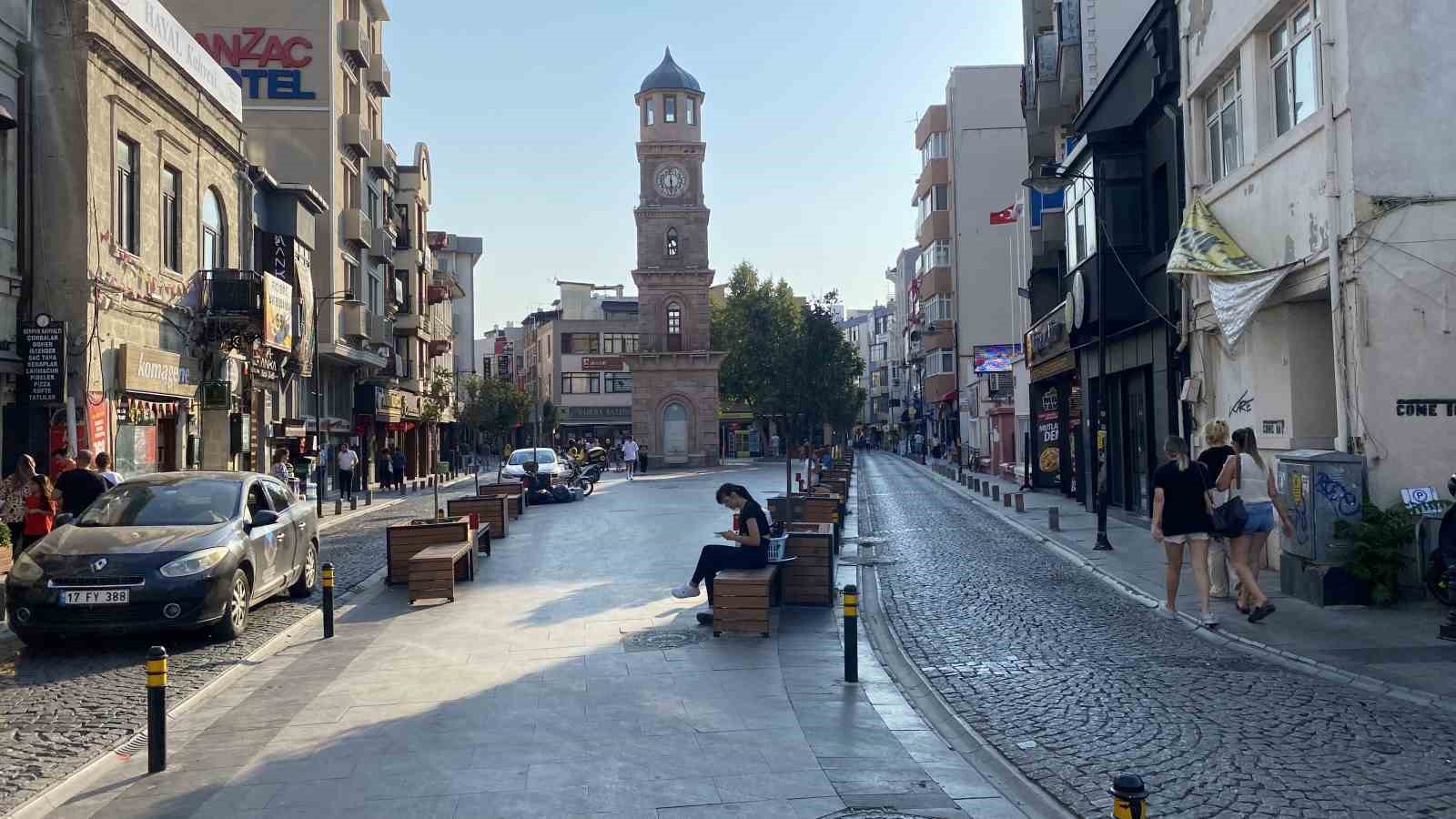 Çanakkale’deki deprem güvenlik kamerasına yansıdı
