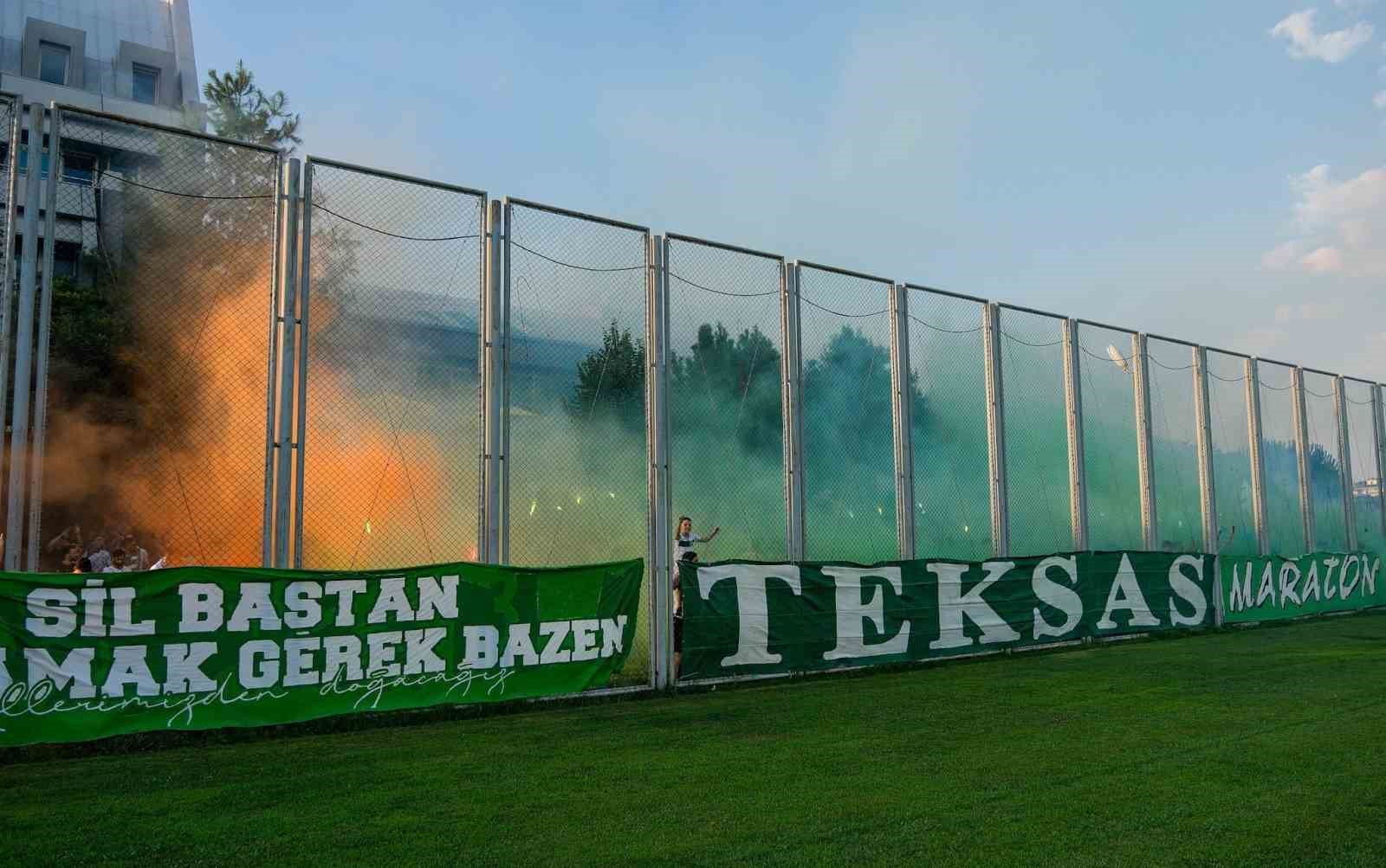 Bursaspor, 2 bin taraftarıyla sezonu açtı
