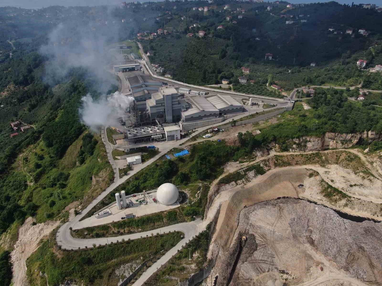 Sıcak ve nemli hava ile birlikte çöp kokusu hayatlarını çileye dönüştürdü
