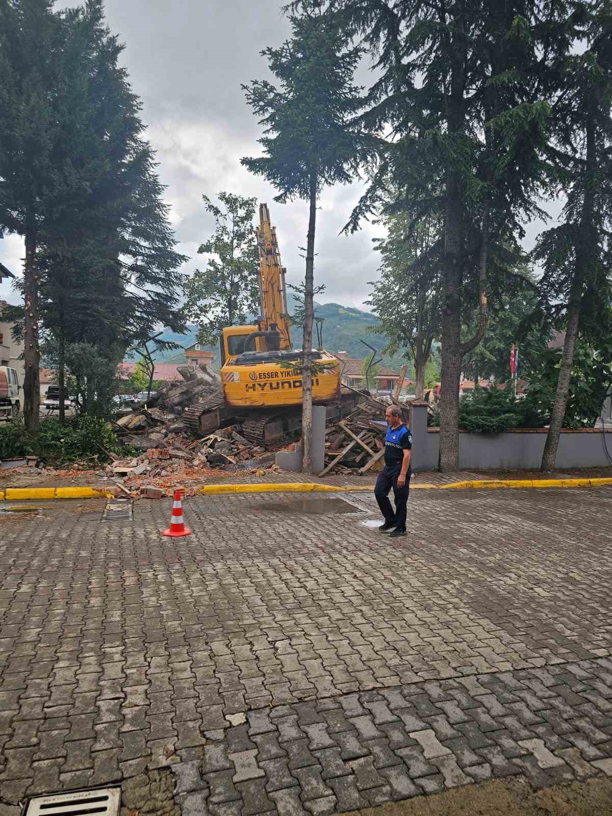 Yuvacık’a semt meydanı kazandırılıyor
