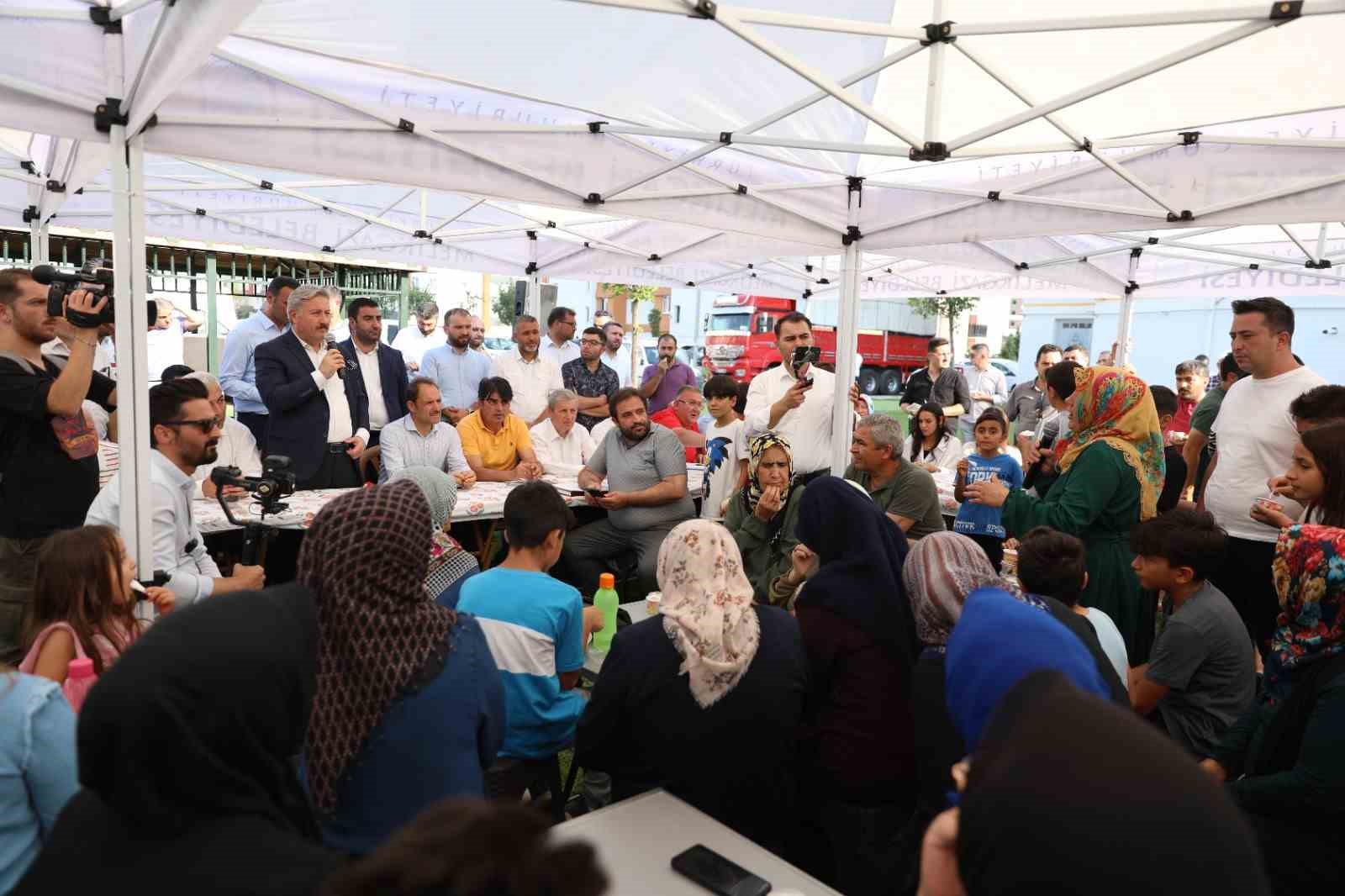 ‘Mobil Başkan’ durak durak gezmeye devam ediyor
