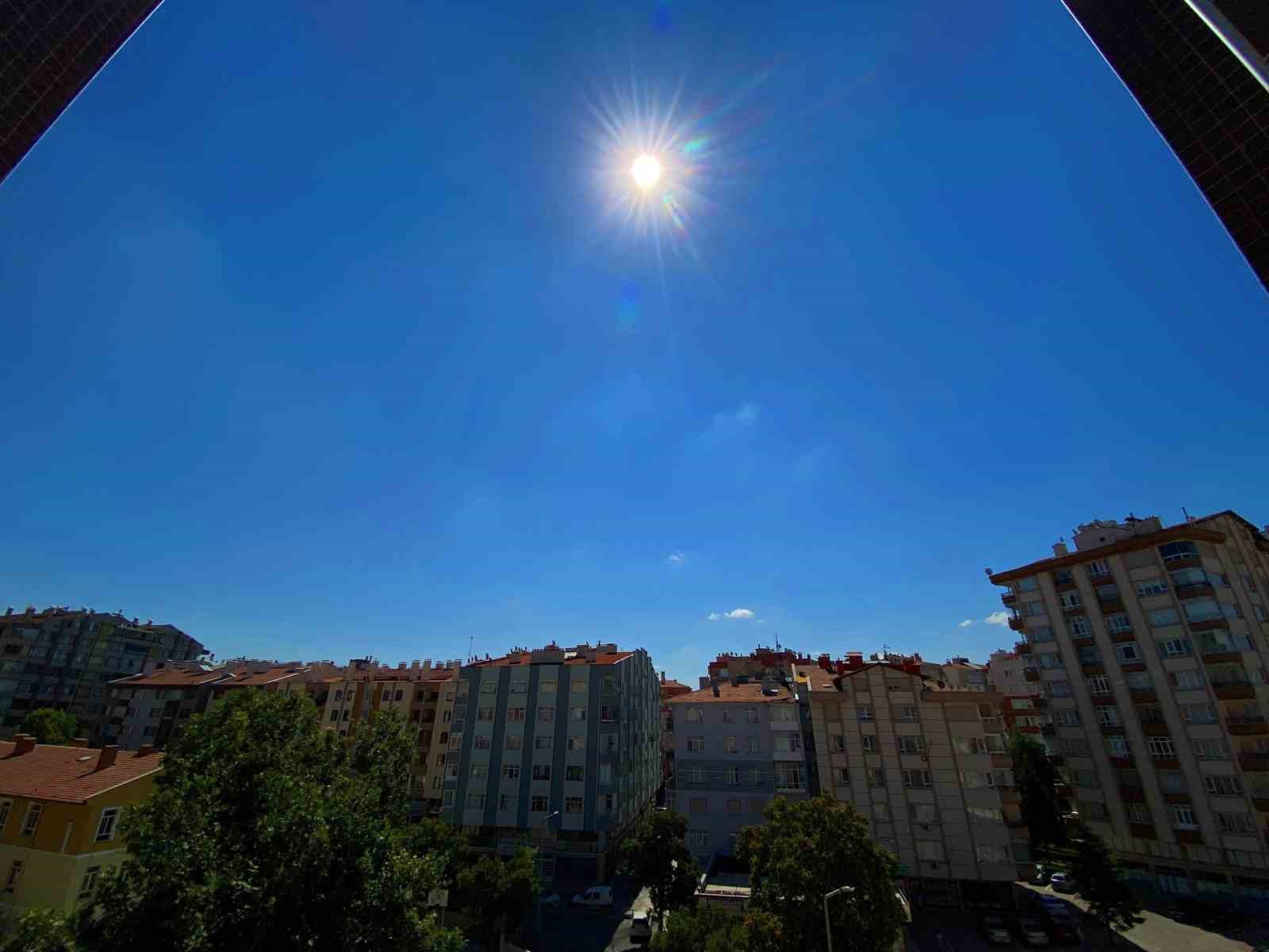 Bunaltıcı sıcaklık yerini sağanak yağışa bırakacak
