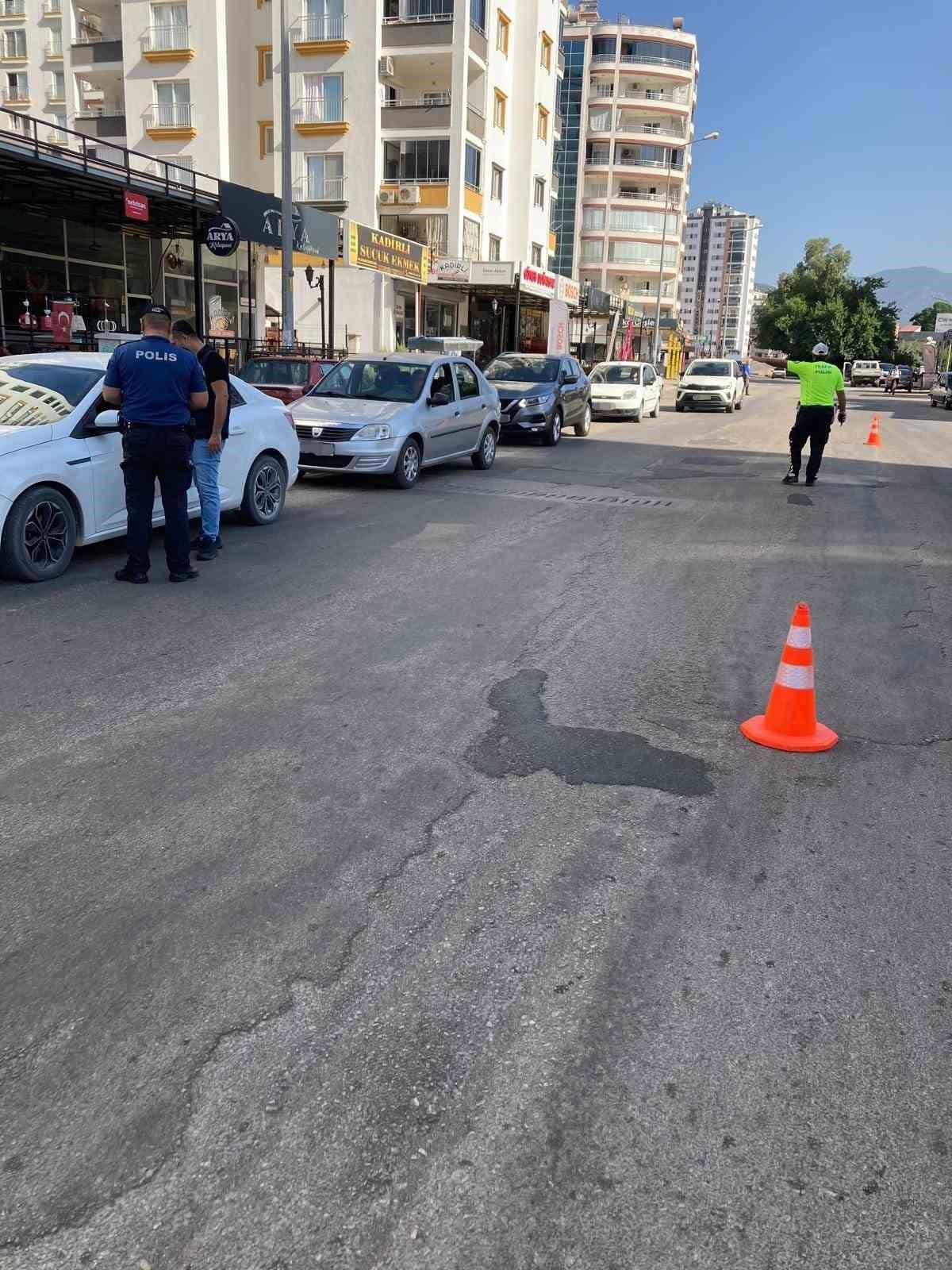 Firari hükümlüler şok uygulamada yakalandı
