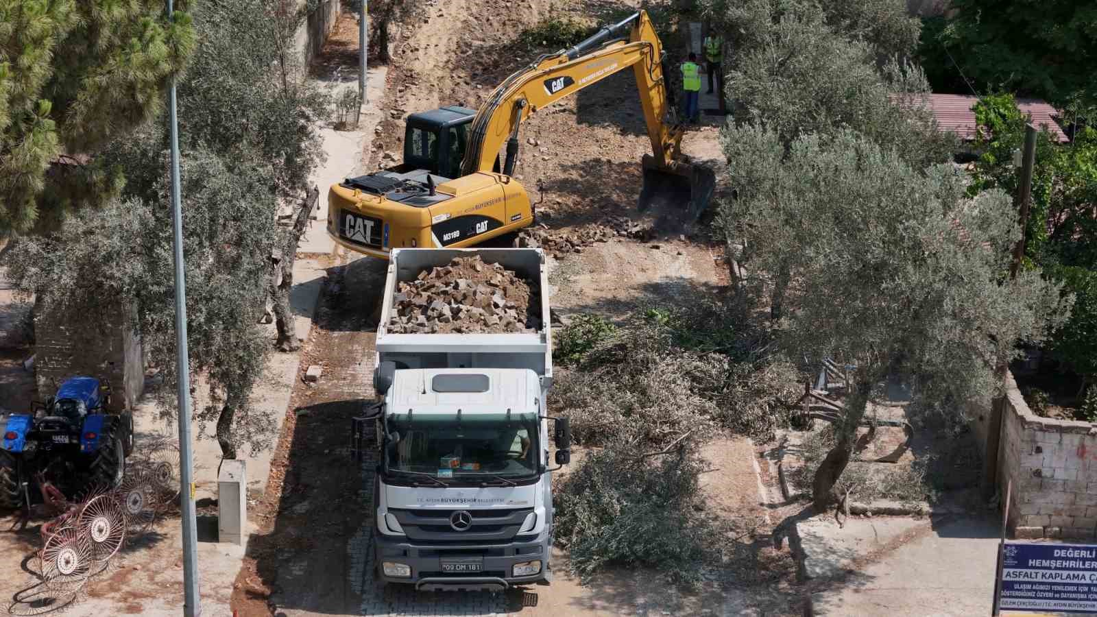 Başkan Çerçioğlu Buharkent’in yollarını yeniliyor
