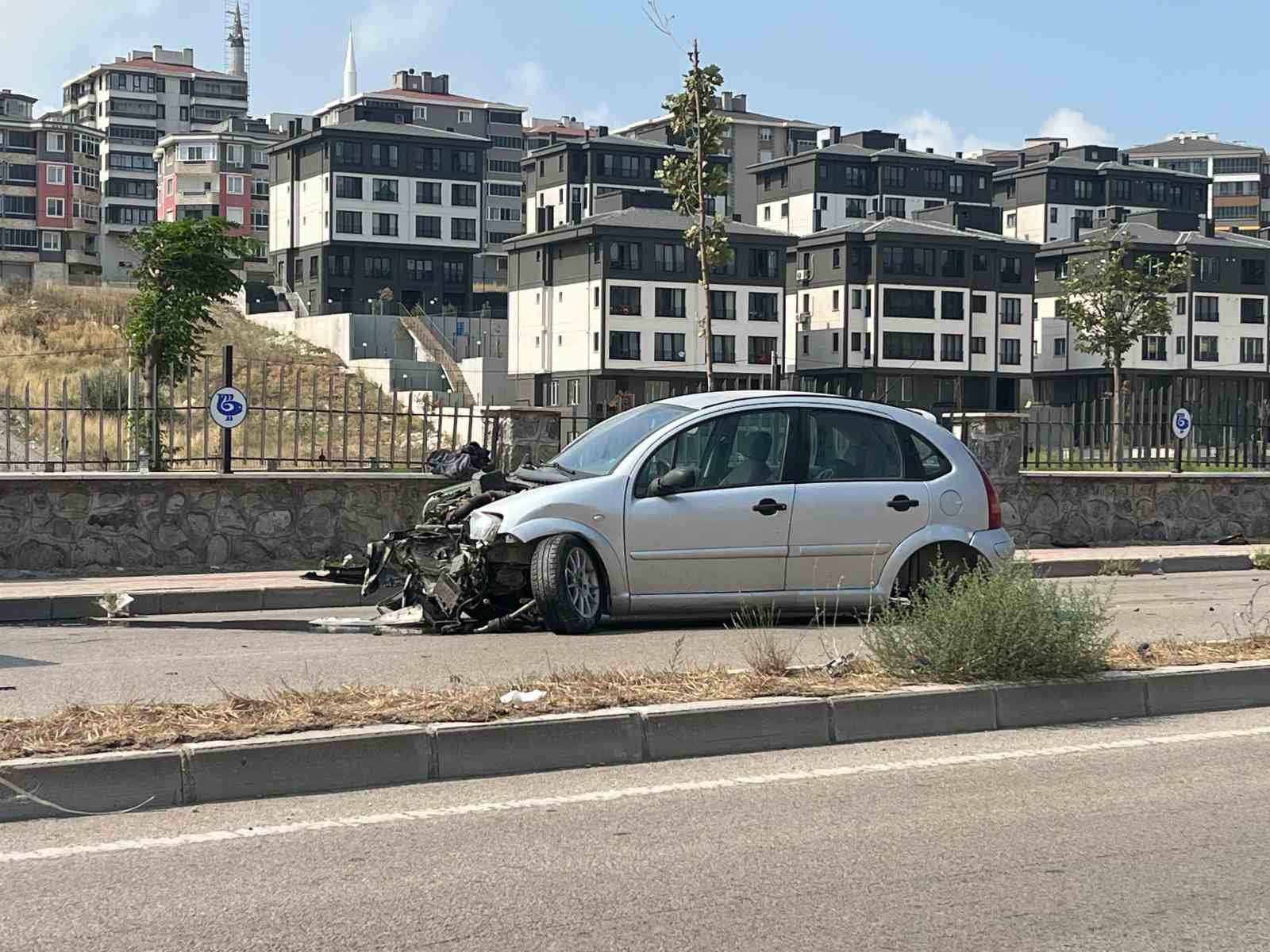 Hurdaya dönen araçtan burnu bile kanamadan çıktı
