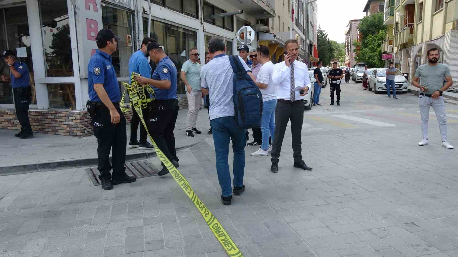 Burdur’da meydanda unutulan çanta paniğe neden oldu
