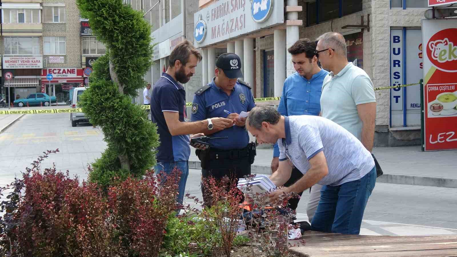 Burdur’da meydanda unutulan çanta paniğe neden oldu
