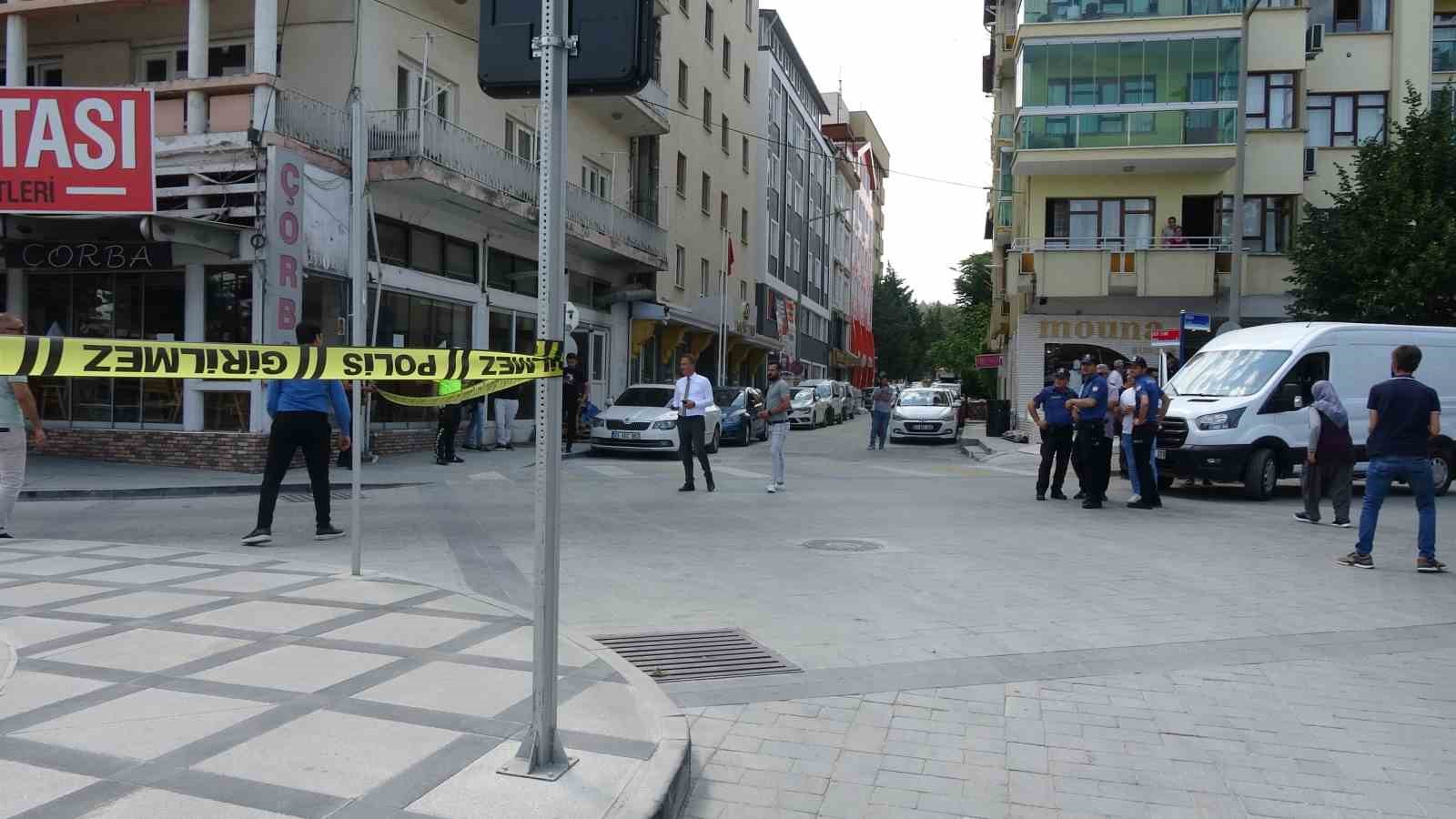 Burdur’da meydanda unutulan çanta paniğe neden oldu
