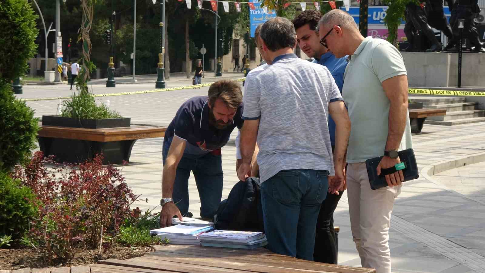 Burdur’da meydanda unutulan çanta paniğe neden oldu
