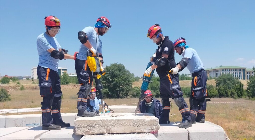 Kütahya DPÜ-AKUK, ’AFAD’tan denklik’ kazanan ilk öğrenci topluluğu oldu
