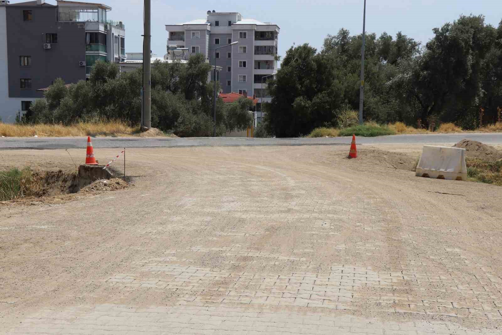 Nazilli Belediyesi Yıldıztepe Mahallesi’ndeki yol çalışmalarını tammalıyor
