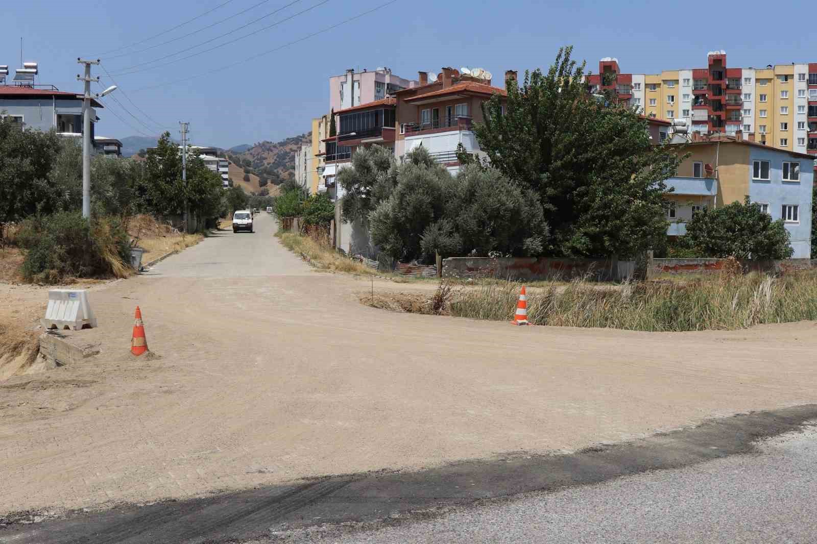 Nazilli Belediyesi Yıldıztepe Mahallesi’ndeki yol çalışmalarını tammalıyor
