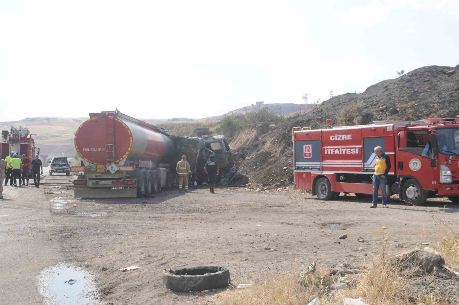 Şırnak’ta karşı şeride geçen hafriyat kamyonu tır ile çarpıştı: 1 ölü, 1 yaralı
