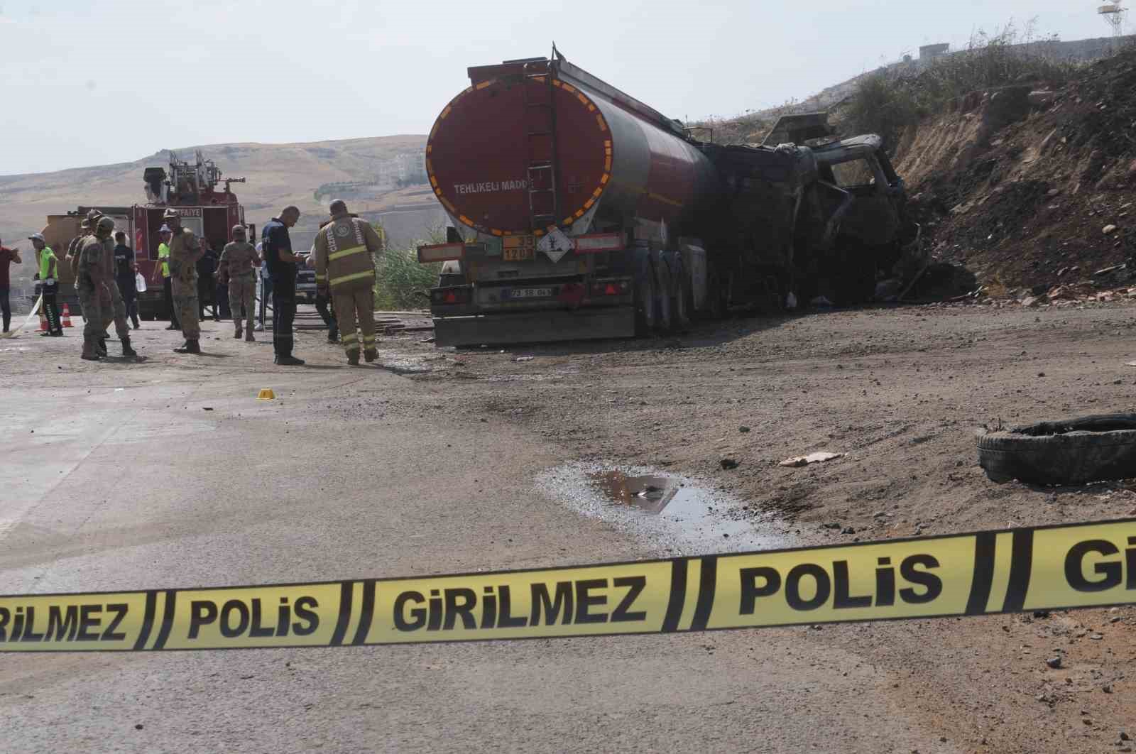 Şırnak’ta karşı şeride geçen hafriyat kamyonu tır ile çarpıştı: 1 ölü, 1 yaralı
