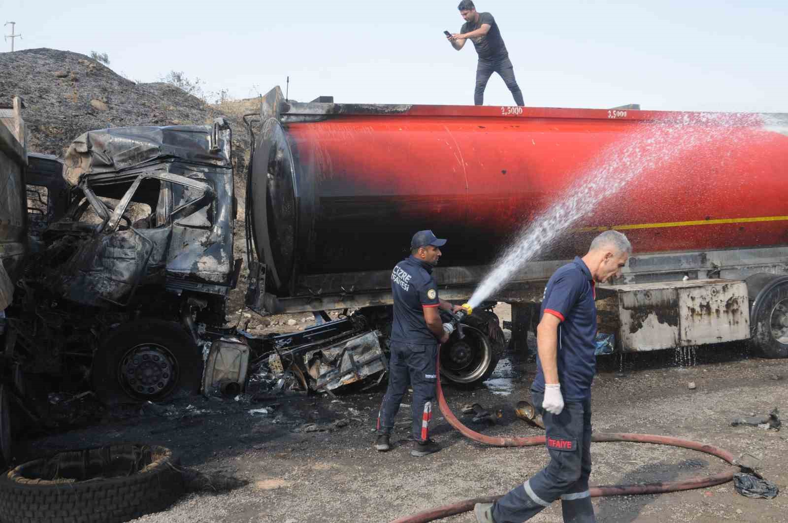 Şırnak’ta karşı şeride geçen hafriyat kamyonu tır ile çarpıştı: 1 ölü, 1 yaralı
