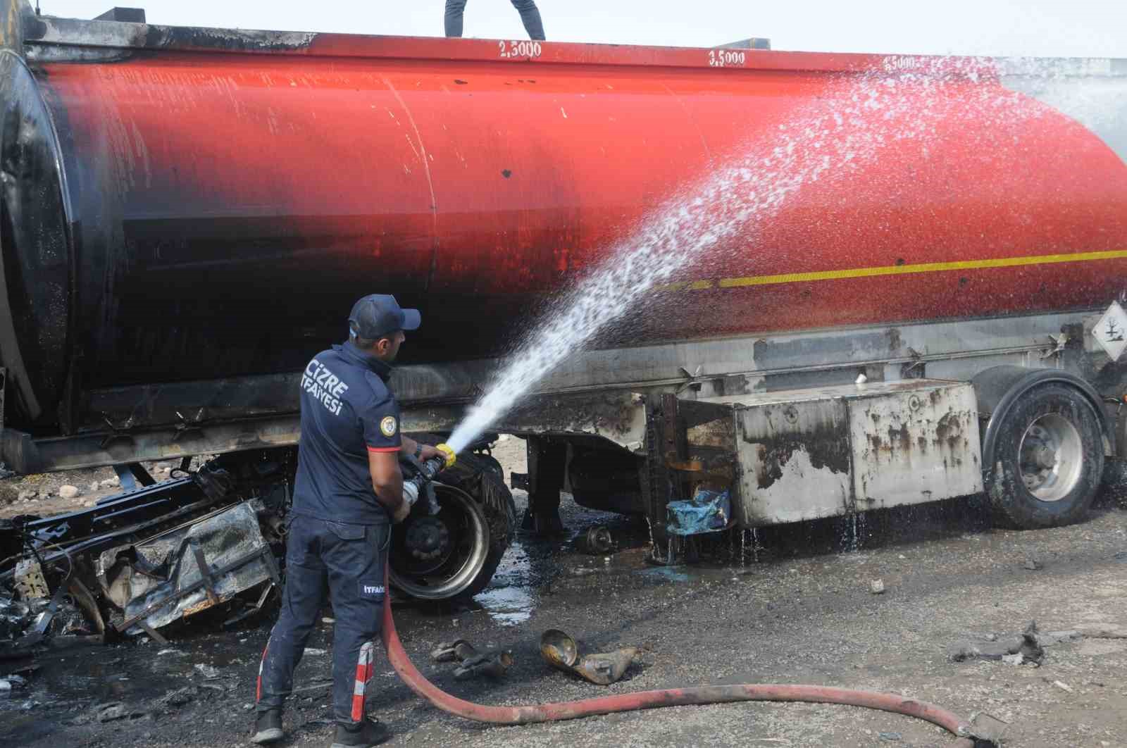 Şırnak’ta karşı şeride geçen hafriyat kamyonu tır ile çarpıştı: 1 ölü, 1 yaralı
