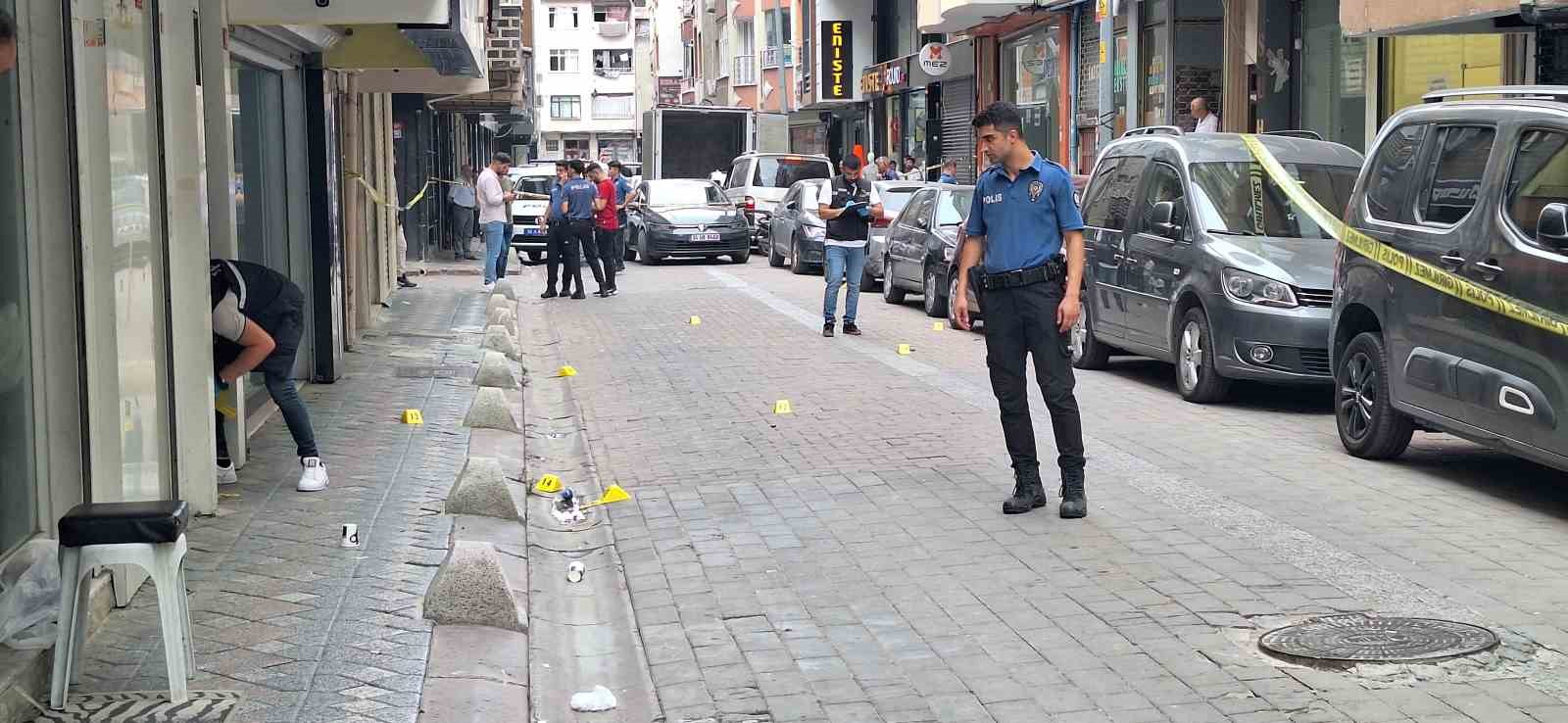 Zeytinburnu’nda sokak ortasında silahlı çatışma: 1 ölü
