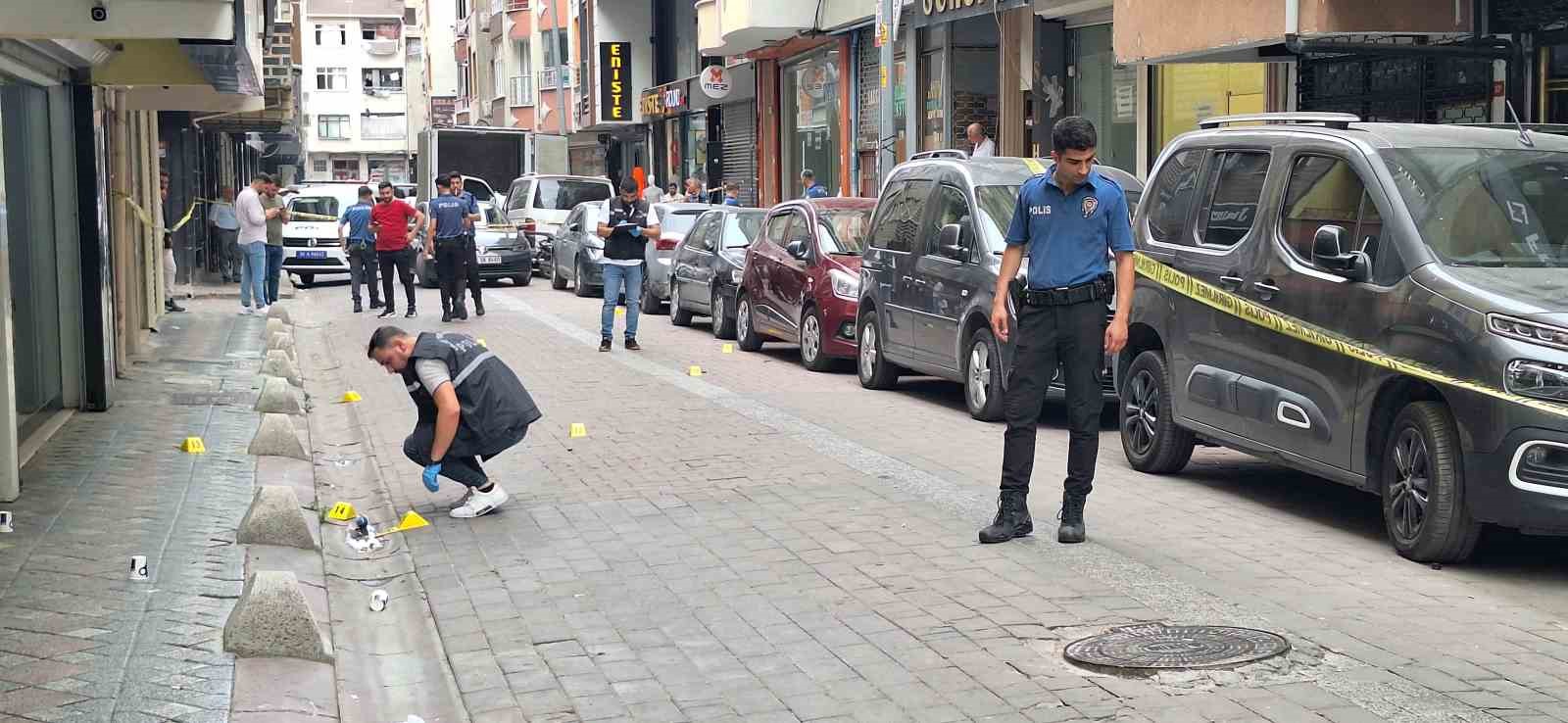 Zeytinburnu’nda sokak ortasında silahlı çatışma: 1 ölü
