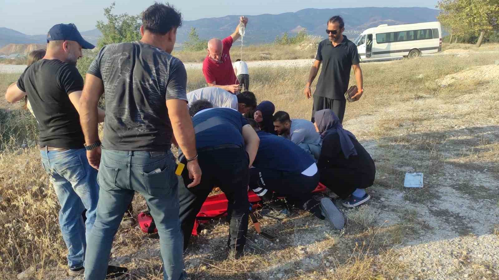 Kayalıklara uçan motosiklette 2 genç ağır yaralandı
