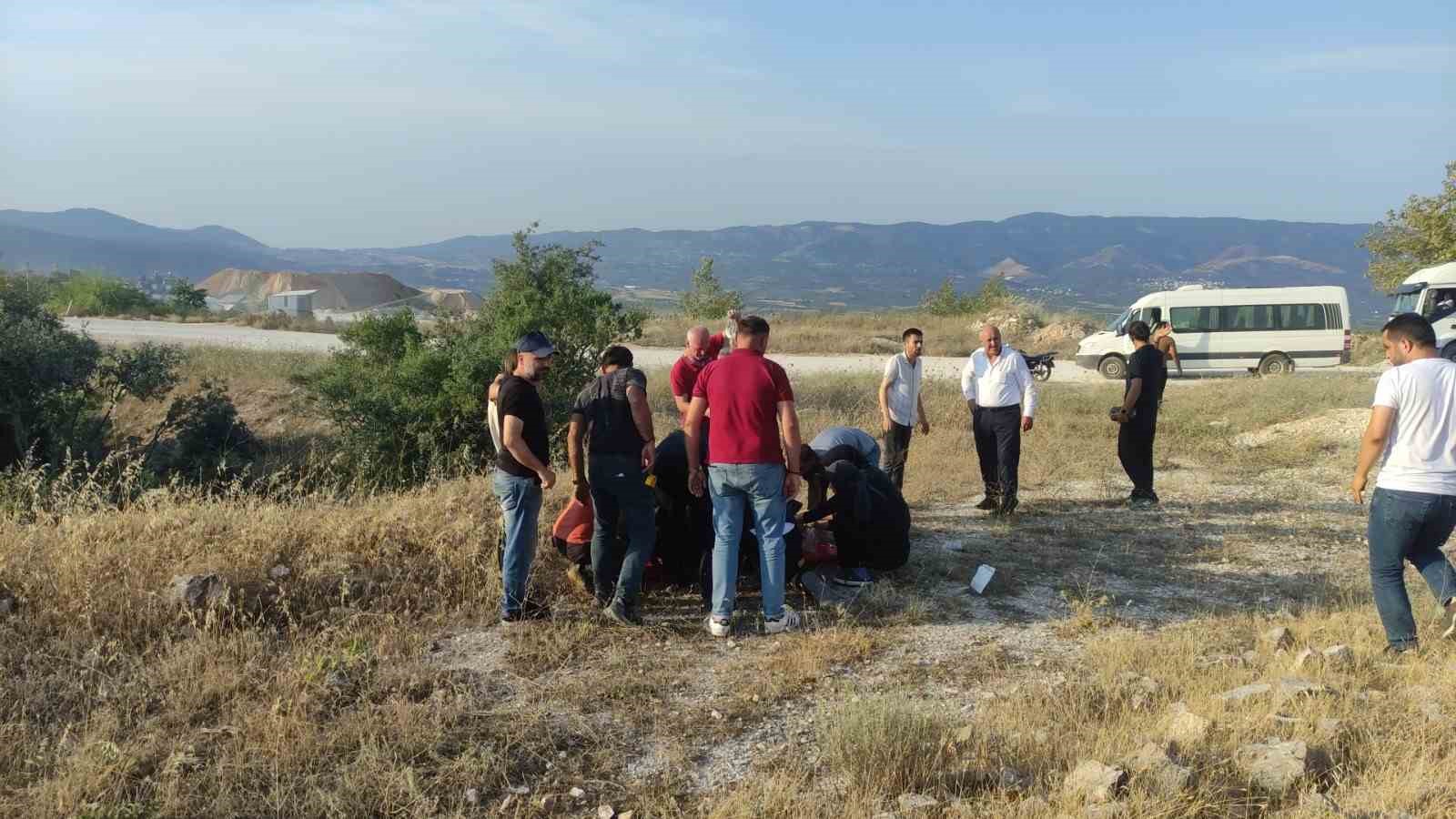 Kayalıklara uçan motosiklette 2 genç ağır yaralandı
