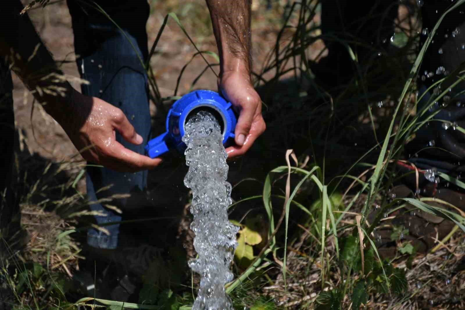 Başkan Akın, Erdek’te 20 bin zeytin ağacını suya kavuşturdu
