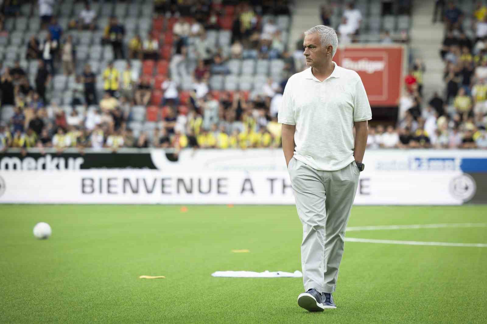 UEFA Şampiyonlar Ligi 2. Eleme Turu: Lugano FC: 1 - Fenerbahçe: 1 (İlk yarı)
