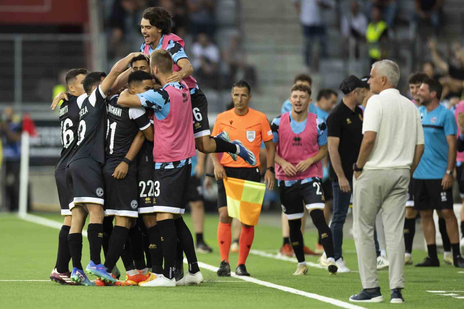 UEFA Şampiyonlar Ligi 2. Eleme Turu: Lugano FC: 1 - Fenerbahçe: 1 (İlk yarı)
