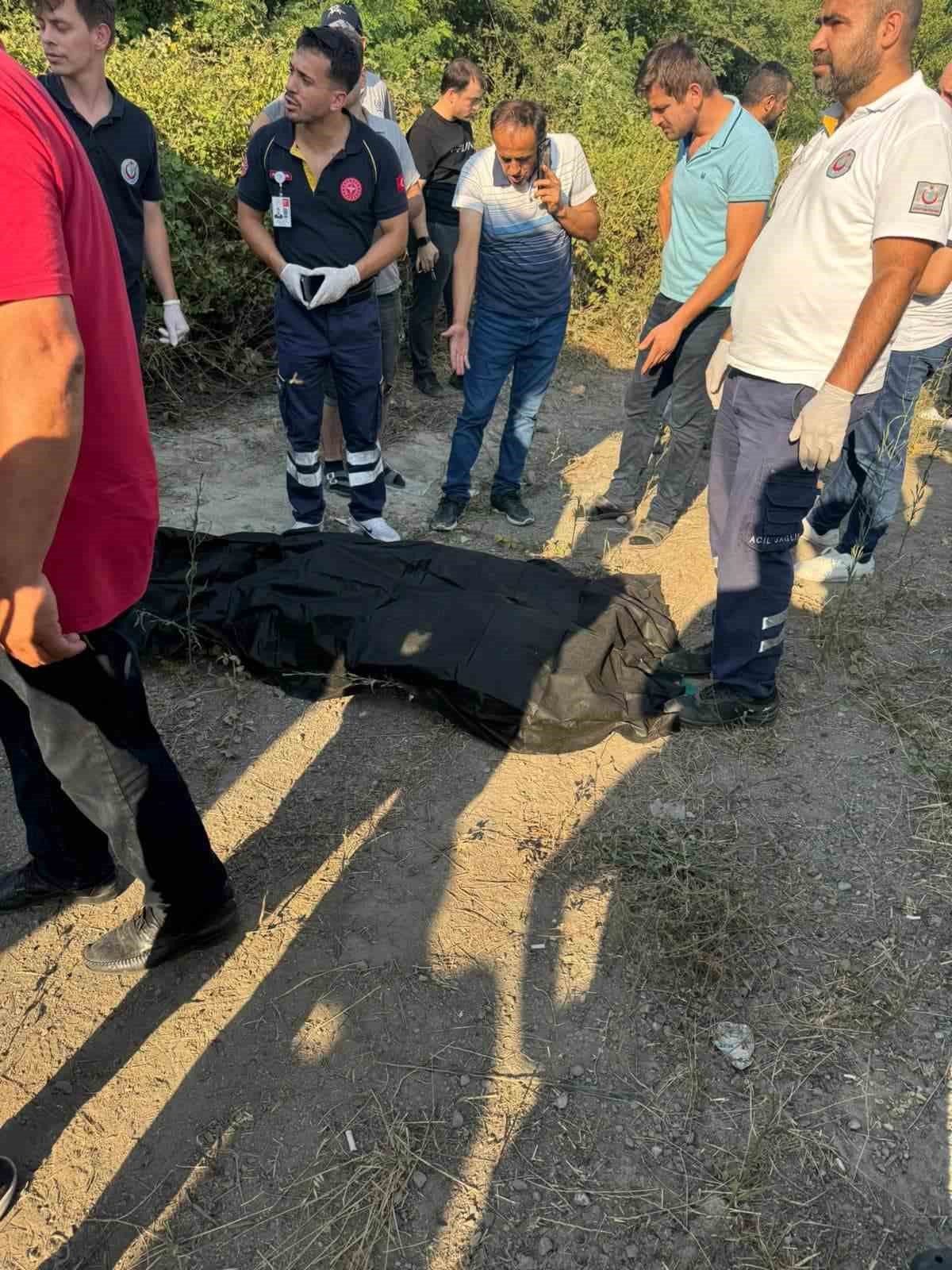 Alaplı’da motosiklet sürücüsü kamyonun altında kaldı: 1 ölü
