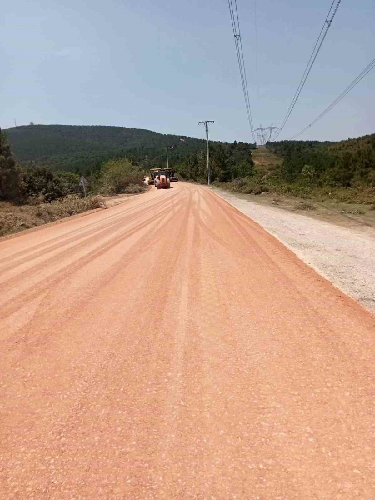 Derince’de köylere giden ulaşım ağı yenileniyor
