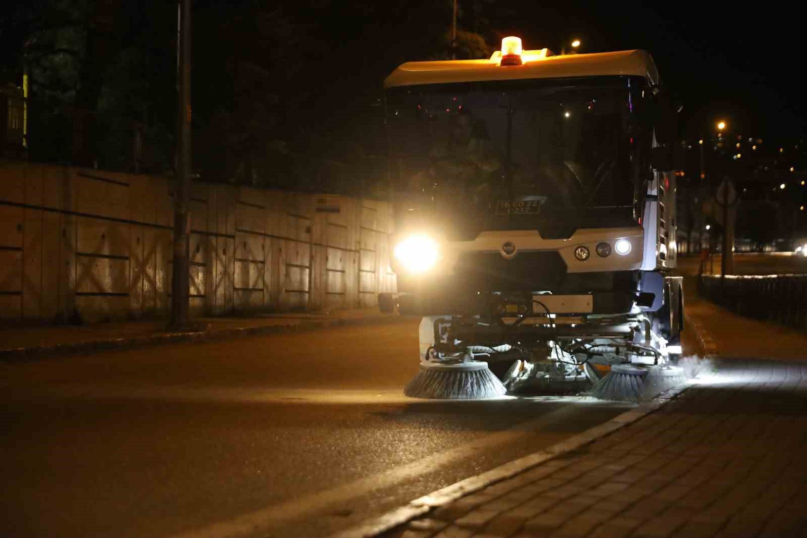 Bursa Büyükşehir’den daha temiz bir Bursa için gece mesaisi
