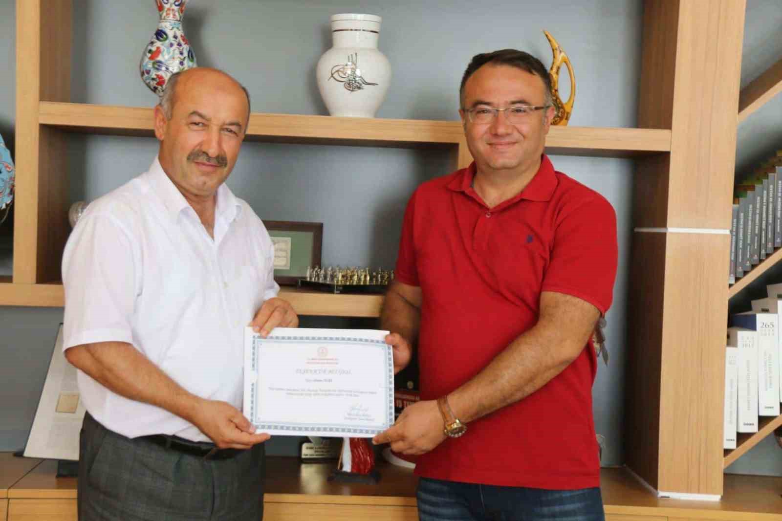 Tavşanlı Borsa İstanbul Anadolu Lisesi öğrencileri okçulukta bir yılda 7 kupa ve 40 madalya aldı
