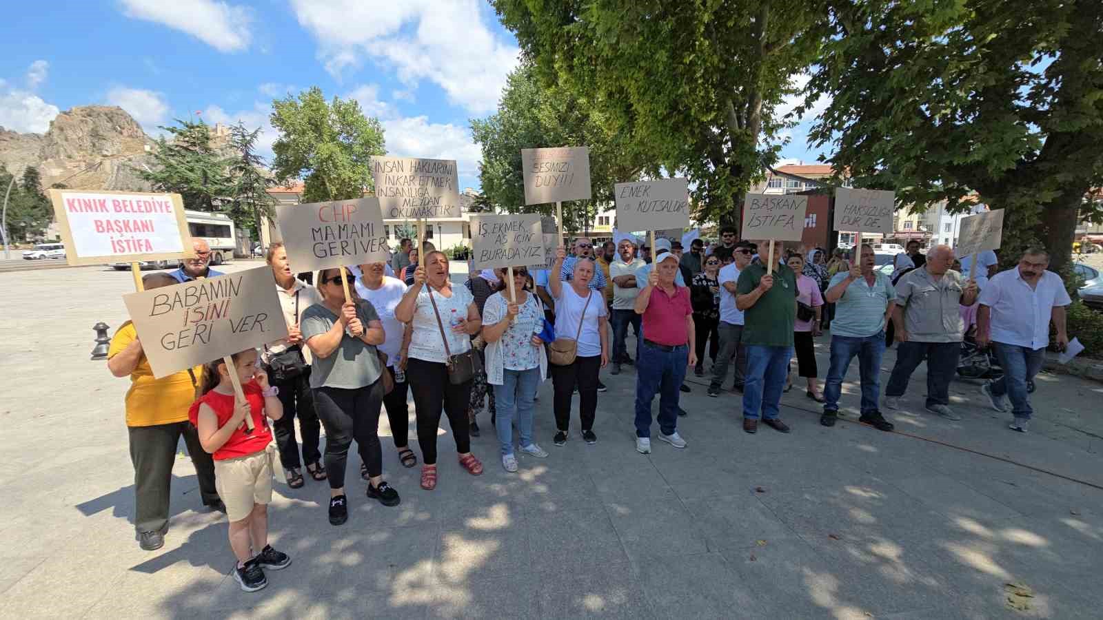 Kınık Belediye Başkanı Geçene’ye işçi çıkarmaları nedeniyle tepki yağdı
