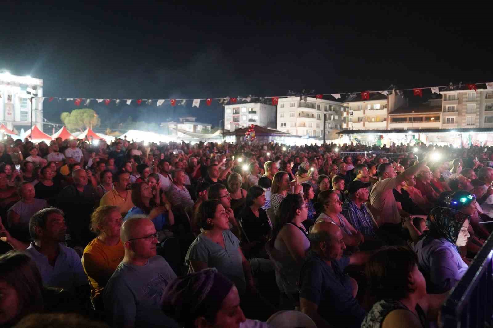 Ortaca, müziğe doydu, konsere binlerce kişi katıldı
