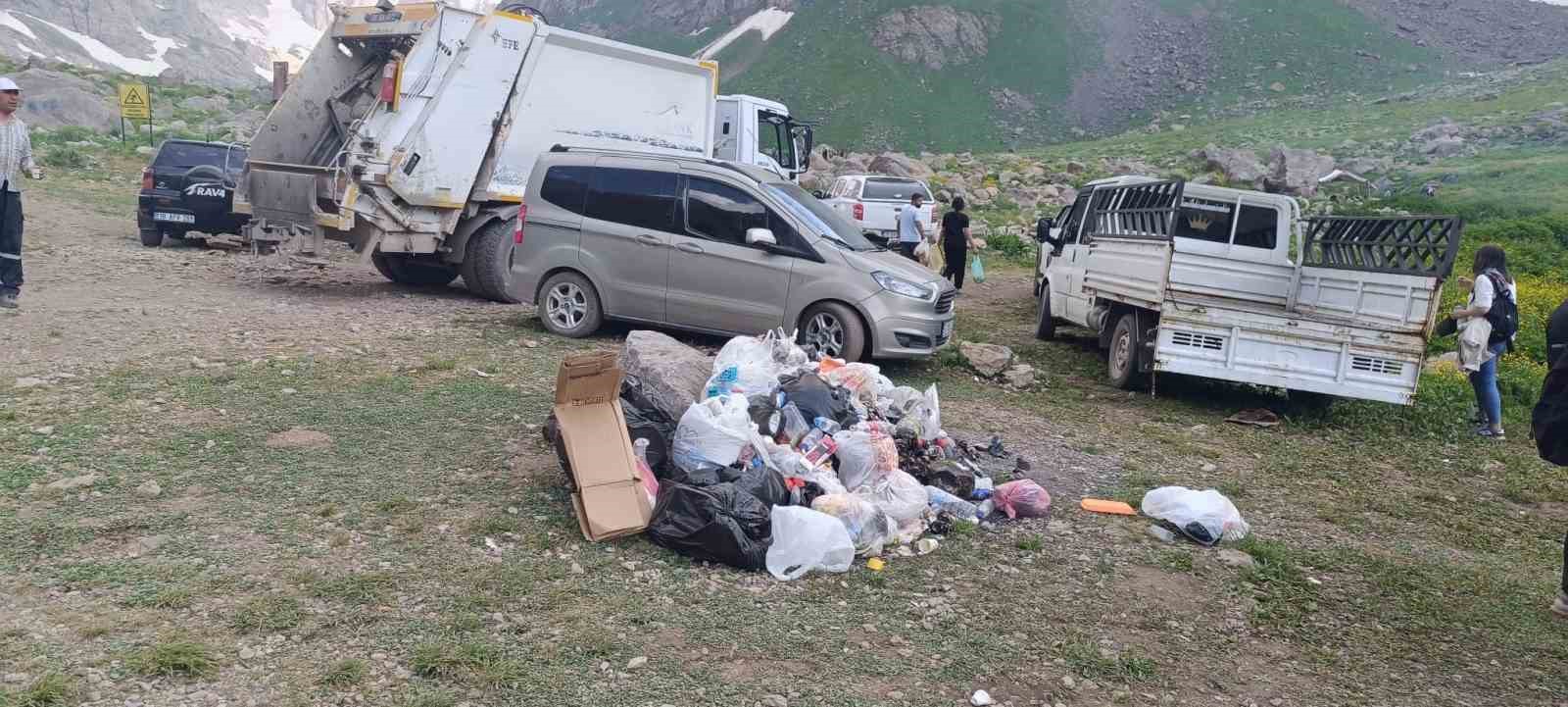 Cennet ve Cehennem Vadisi çöpten temizlendi
