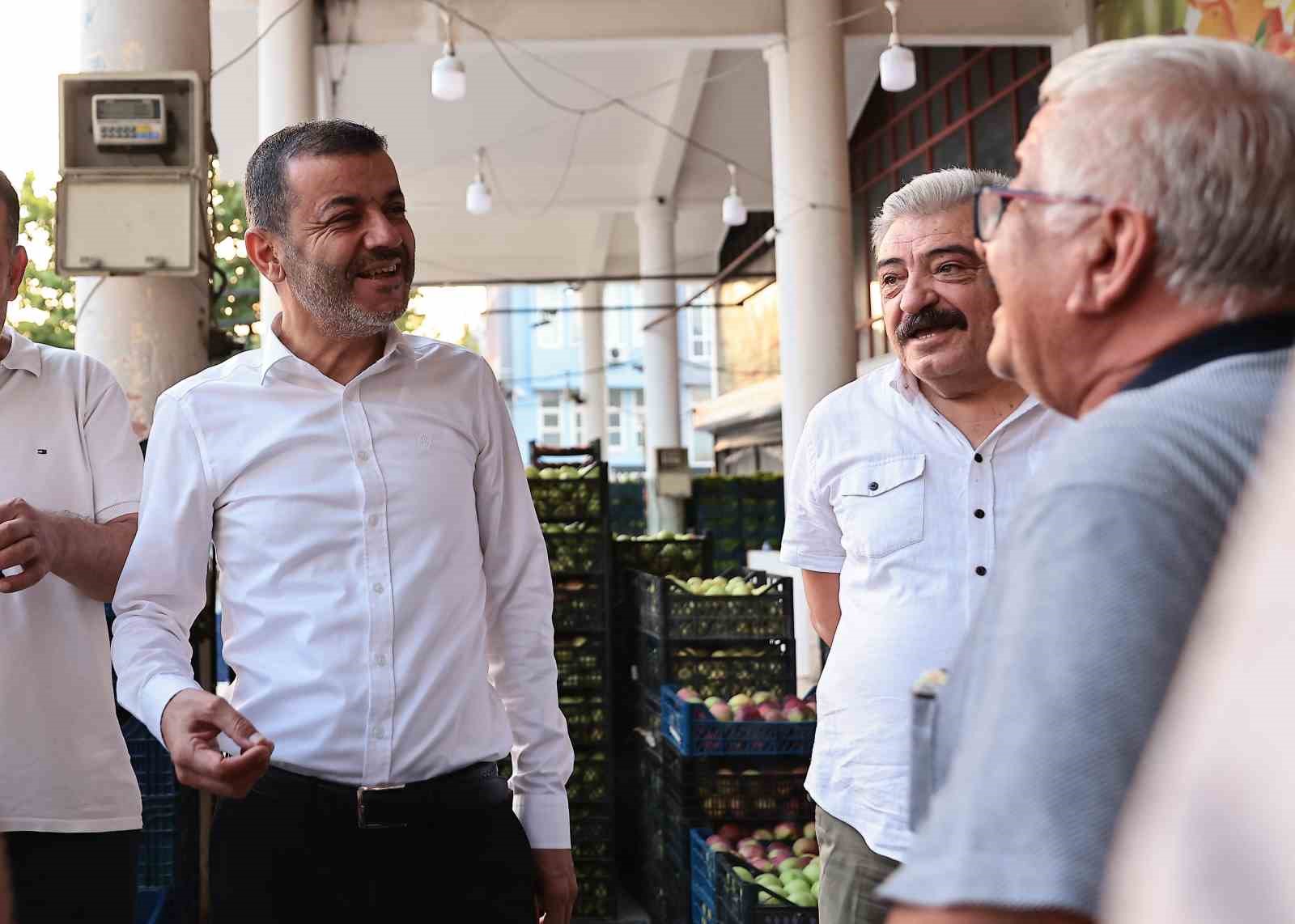 Başkan Çavuşoğlu sabah mesaisine toptancı halinden başladı
