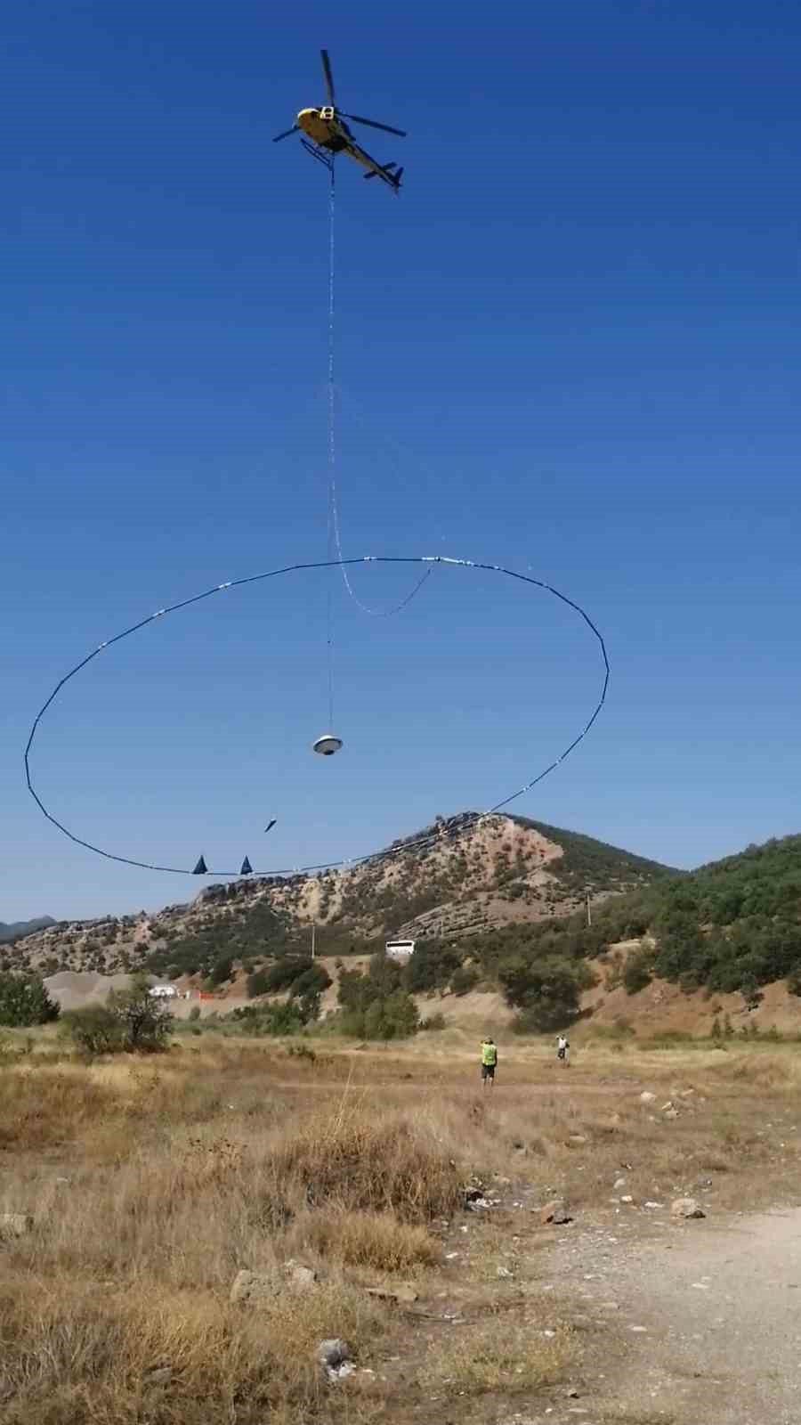 Maden arama helikopteri Tunceli’de acil iniş yaptı
