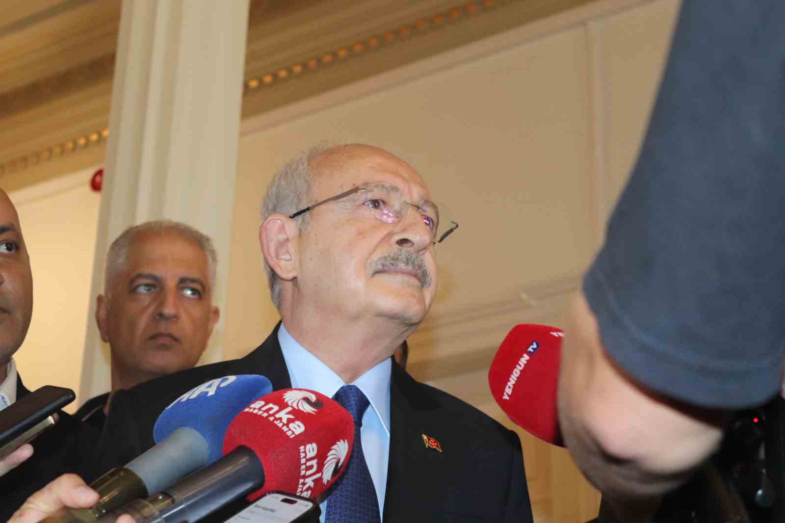 Kemal Kılıçdaroğlu: “Cemil Başkanın İzmir’in sorunlarını akılcı politikalarla çözeceğine inanıyorum”
