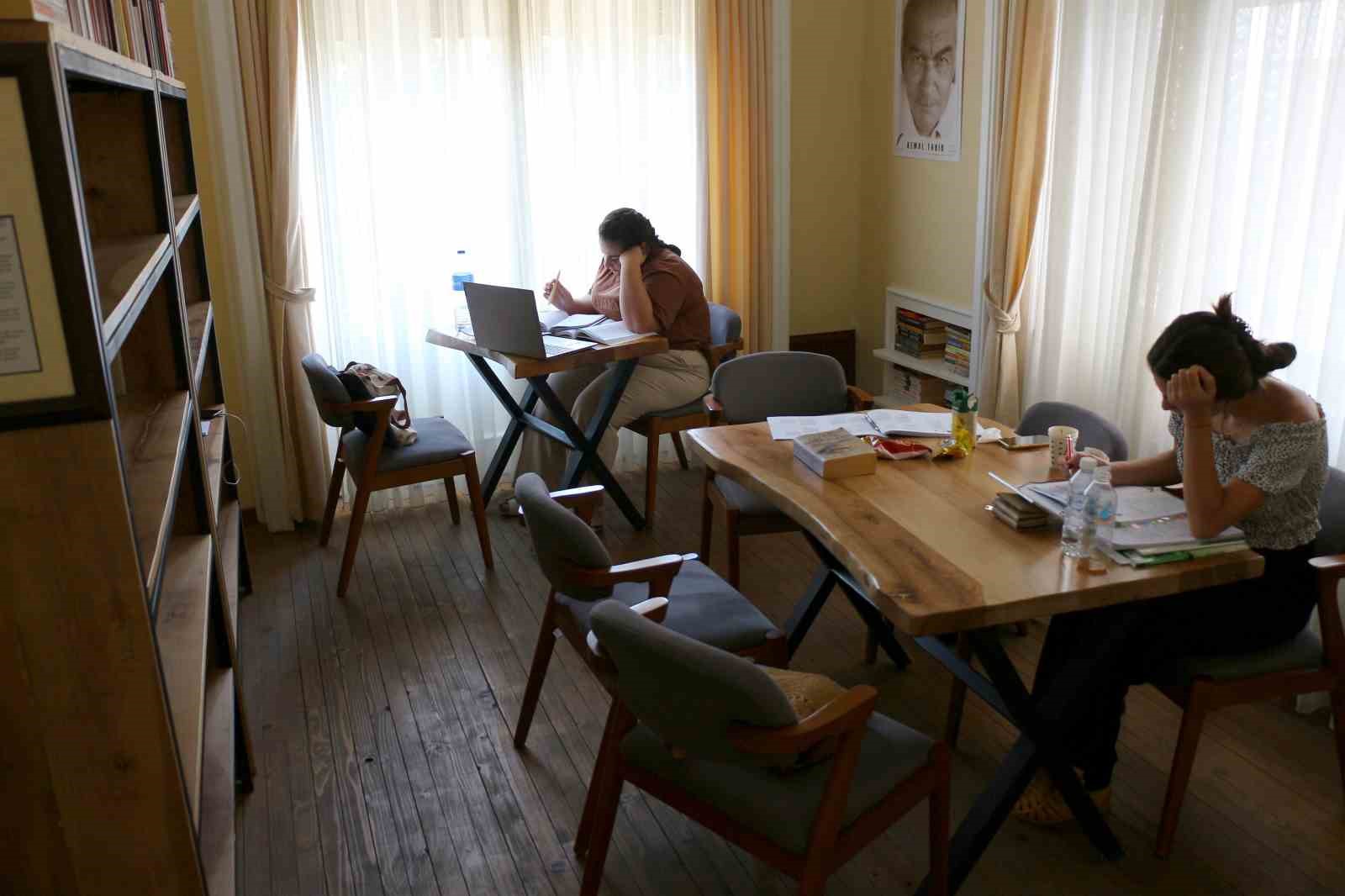 Söke Belediyesi Kitabevi’ne yoğun ilgi
