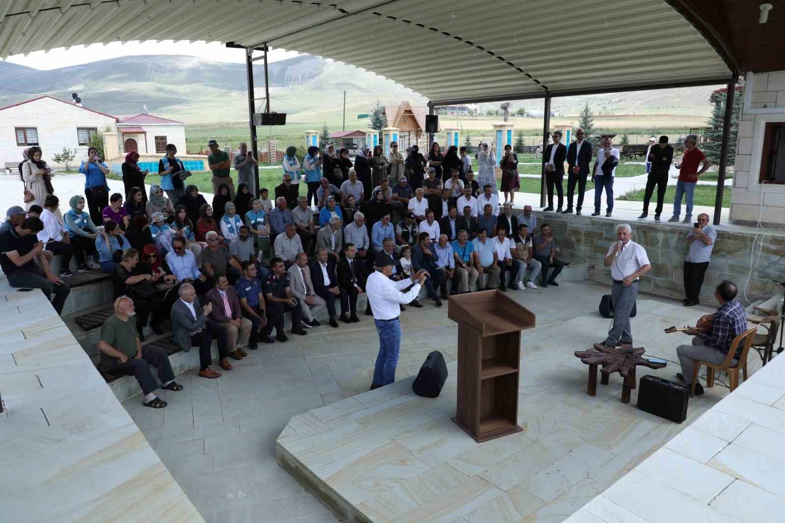 Kenan Yavuz Etnografya Müzesinde türkü dolu saatler
