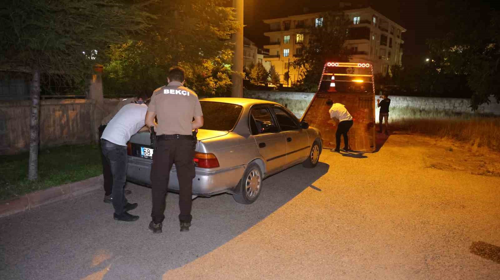 Aksaray’da film sahnelerini aratmayan polis-şüpheli kovalamacası kamerada
