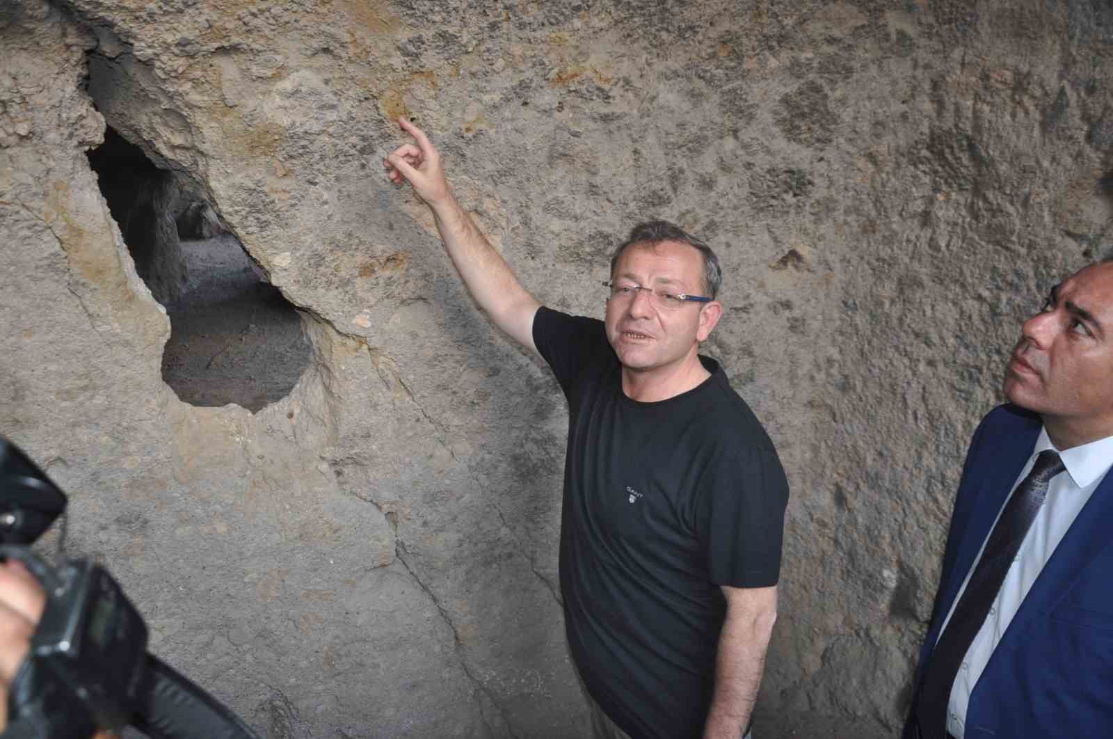 Ani Ören Yeri’nde ilk kaya mescidi gün yüzüne çıkarıldı
