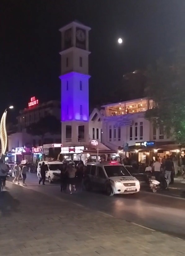 Çılgına dönen grubu polis bile ayıramadı, kimse kavganın sebebini anlamadı
