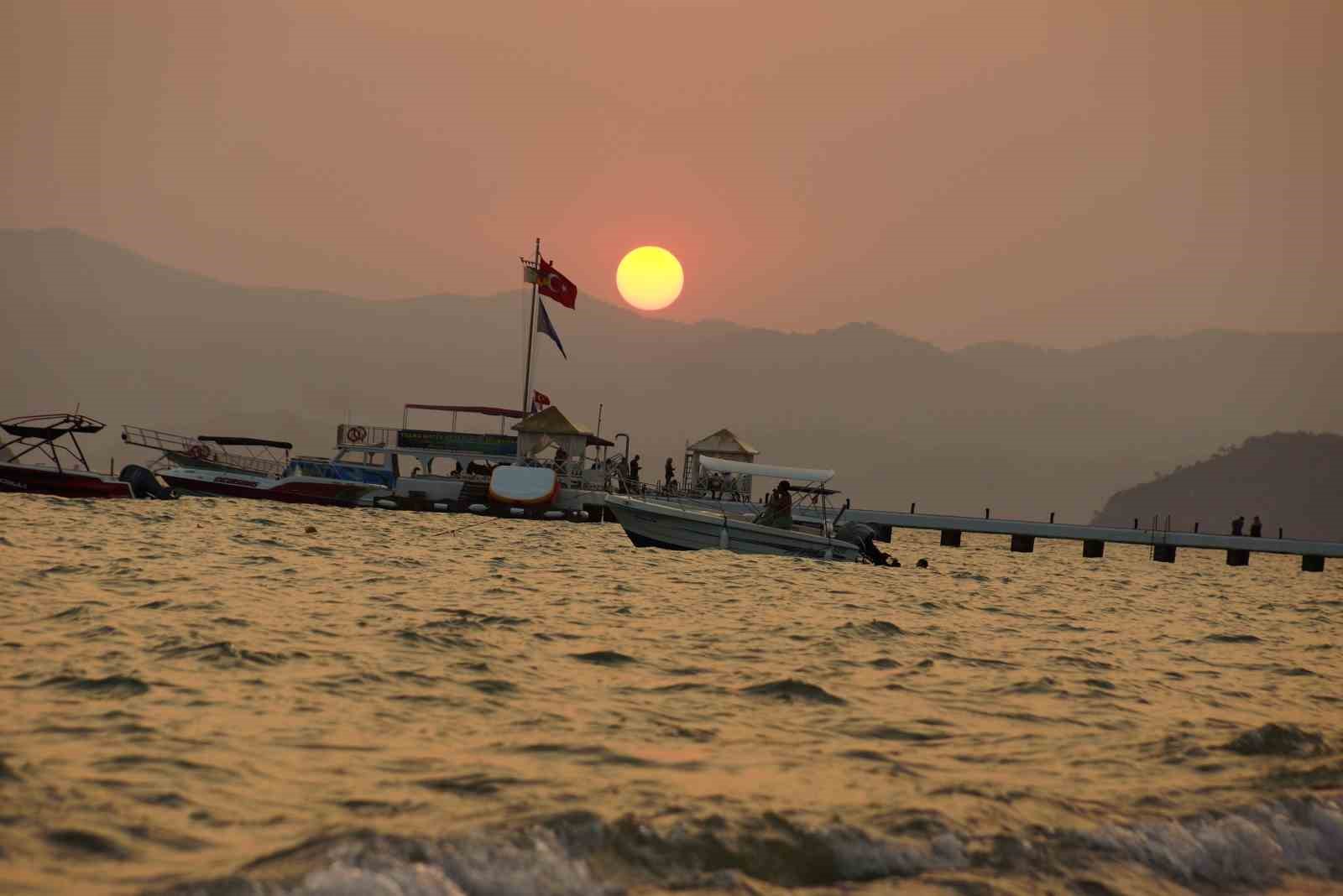 Fethiye’de gün batımı görsel şölen oluşturdu
