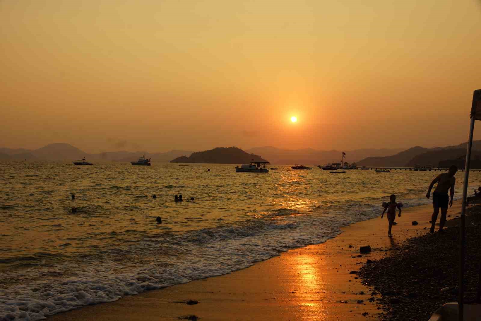 Fethiye’de gün batımı görsel şölen oluşturdu
