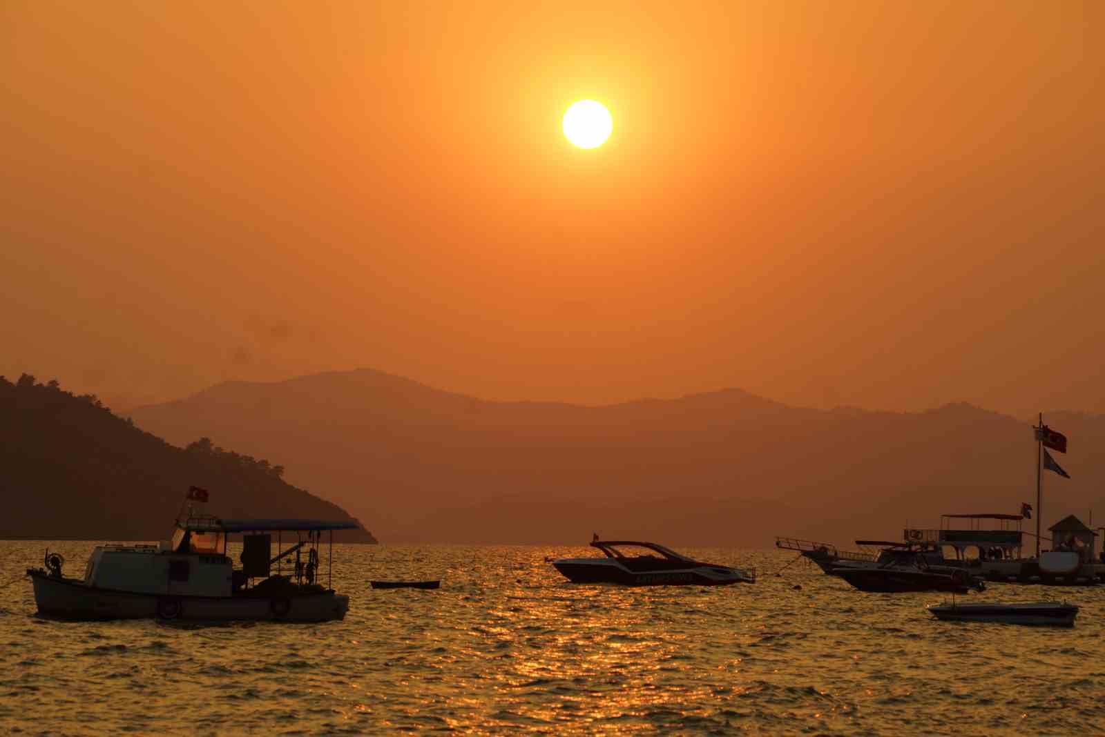 Fethiye’de gün batımı görsel şölen oluşturdu
